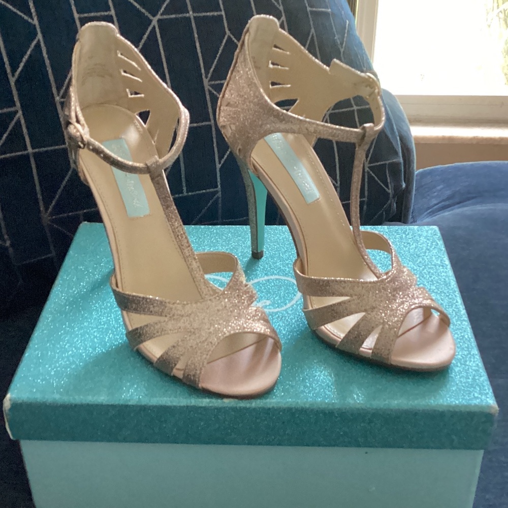 BLUE by BETSEY JOHNSON - SIZE 7 Champagne heels!